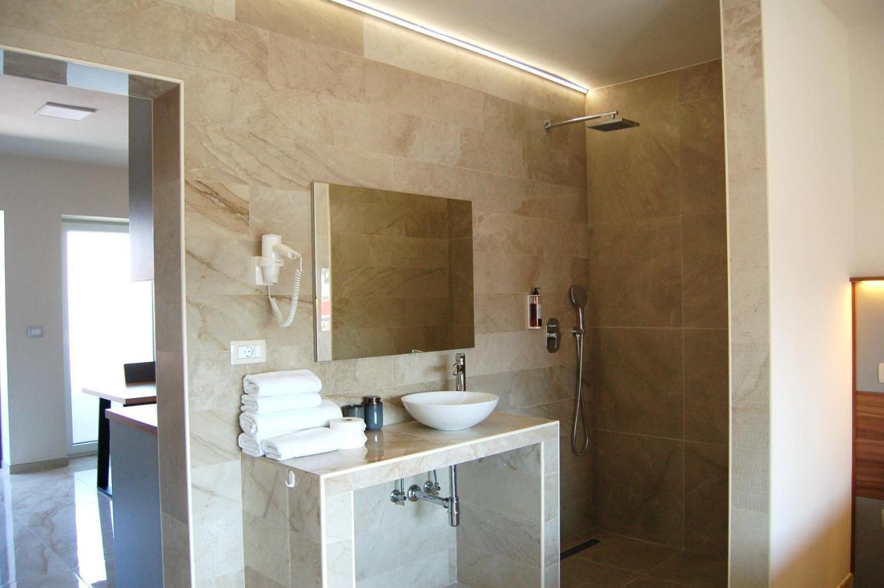 Rooms And Apartments Lisjak Koper Exterior photo