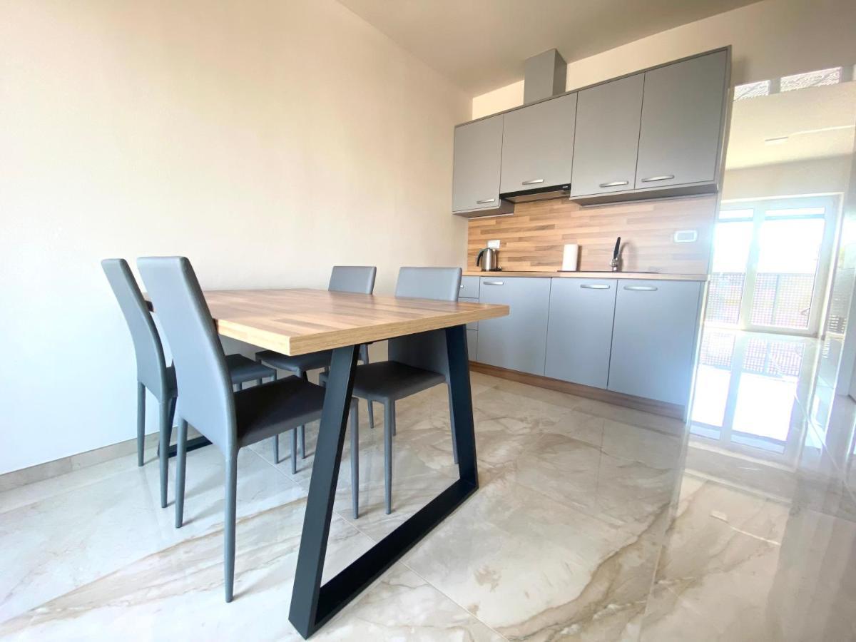 Rooms And Apartments Lisjak Koper Exterior photo